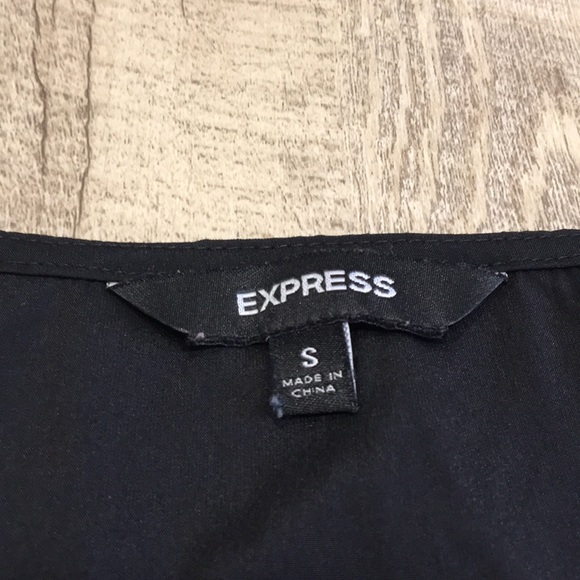 Express Scalloped Chain Ruffle Top - Picture 2 of 5